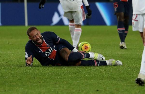  巴黎圣日耳曼主场力克里昂,保留争冠主动权  