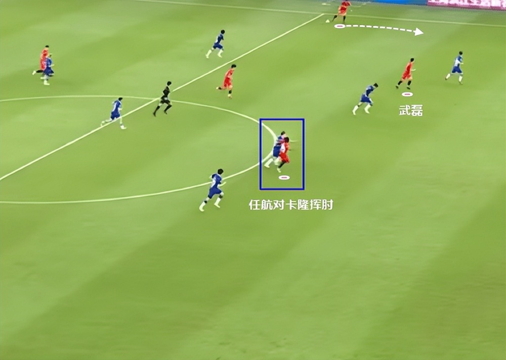  佛罗伦萨定位球配合默契，角球战术收获颇丰